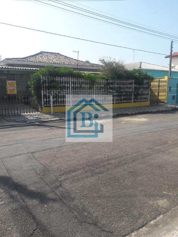 Casa à venda e aluguel com 3 quartos, 250m² - Foto 2