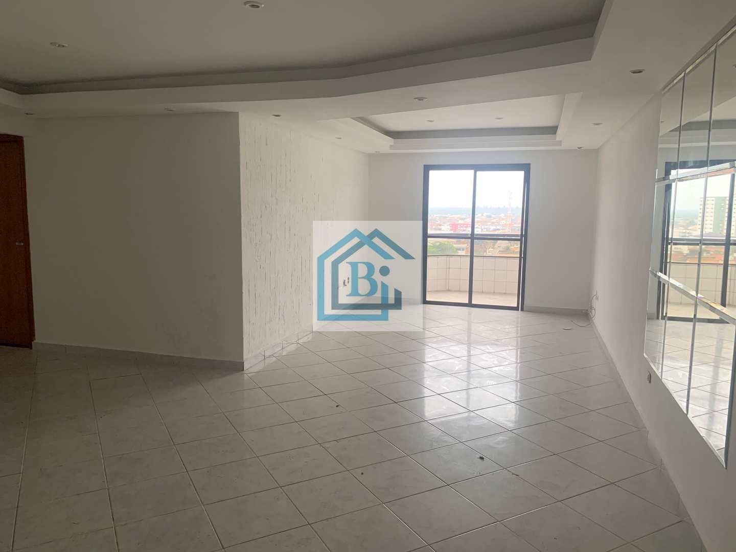 Apartamento à venda com 3 quartos, 150m² - Foto 2