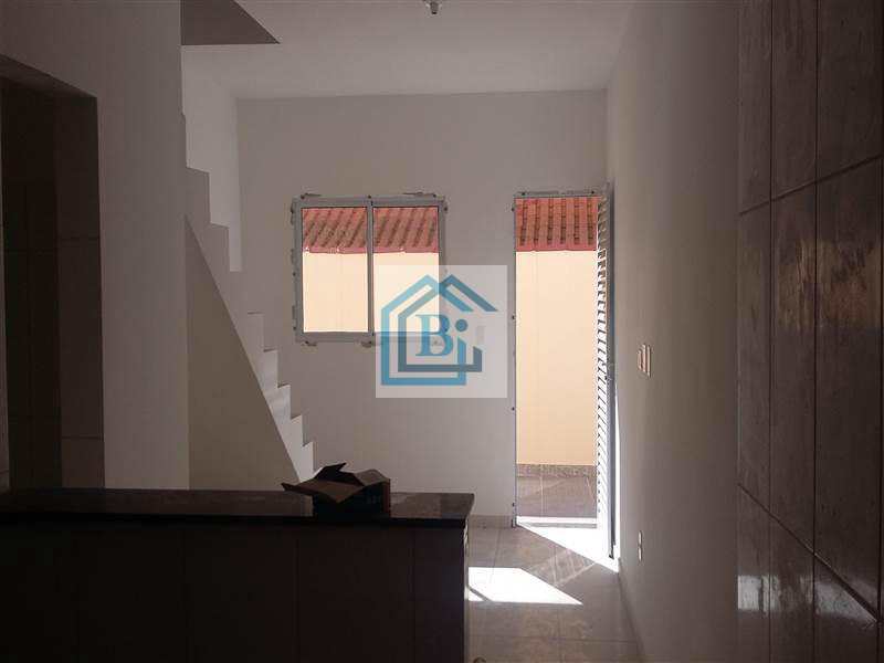 Casa à venda com 2 quartos, 70m² - Foto 11