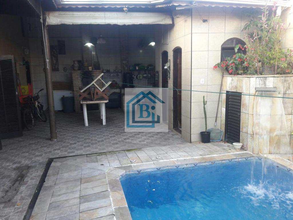 Casa para alugar com 4 quartos, 210m² - Foto 14