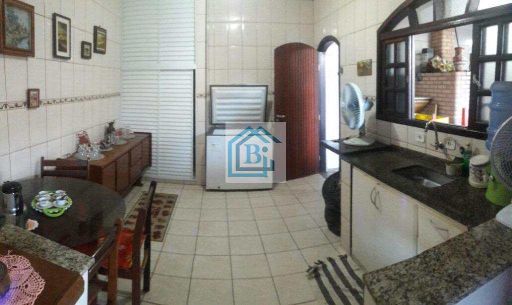 Casa para alugar com 4 quartos, 210m² - Foto 20