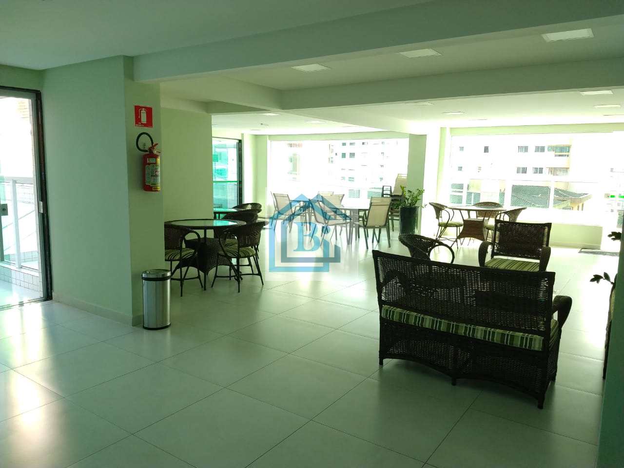 Apartamento para alugar com 2 quartos, 106m² - Foto 6