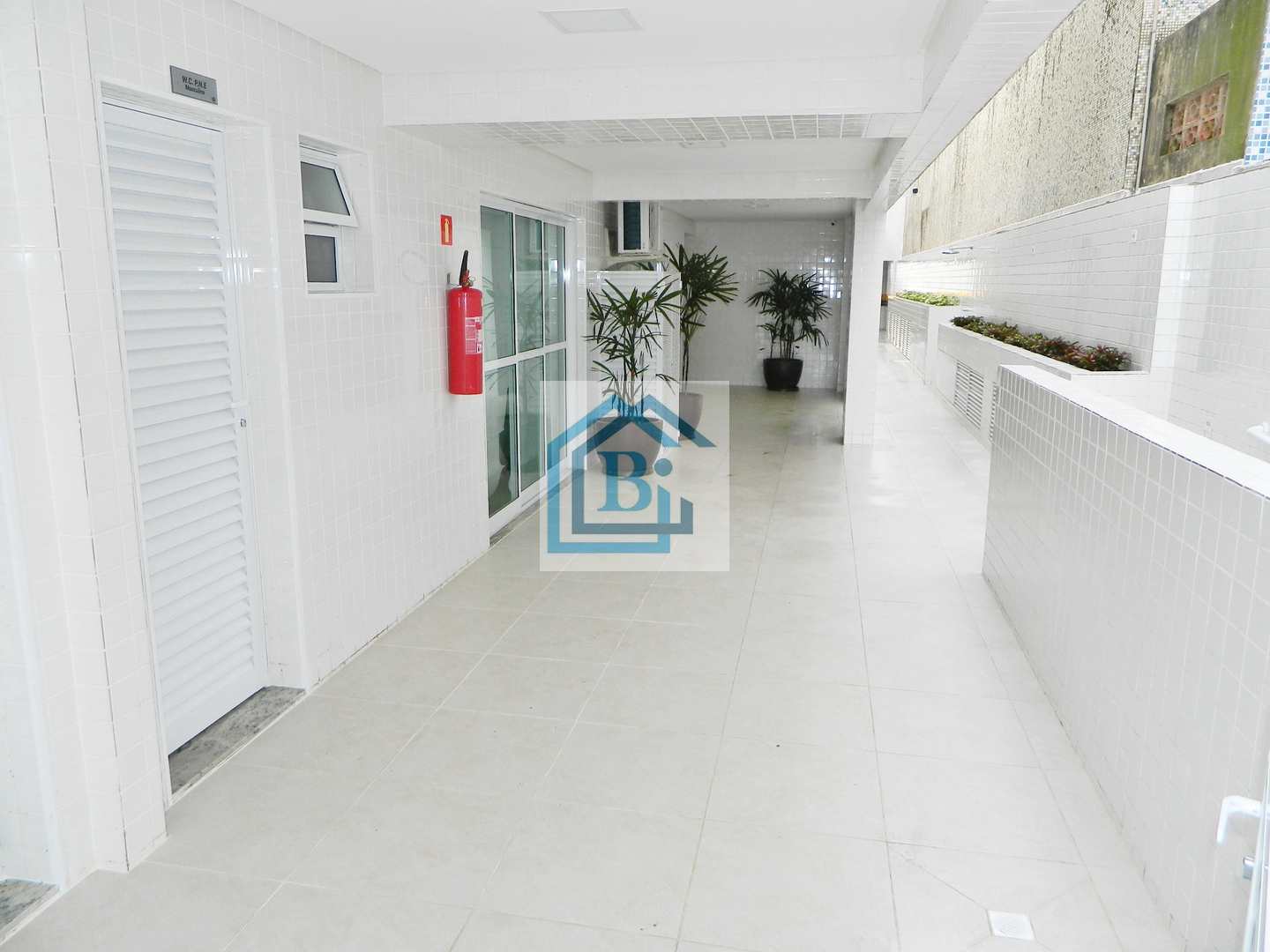 Apartamento à venda com 2 quartos, 79m² - Foto 3