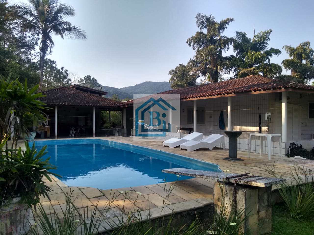 Fazenda à venda com 12 quartos, 48400m² - Foto 1