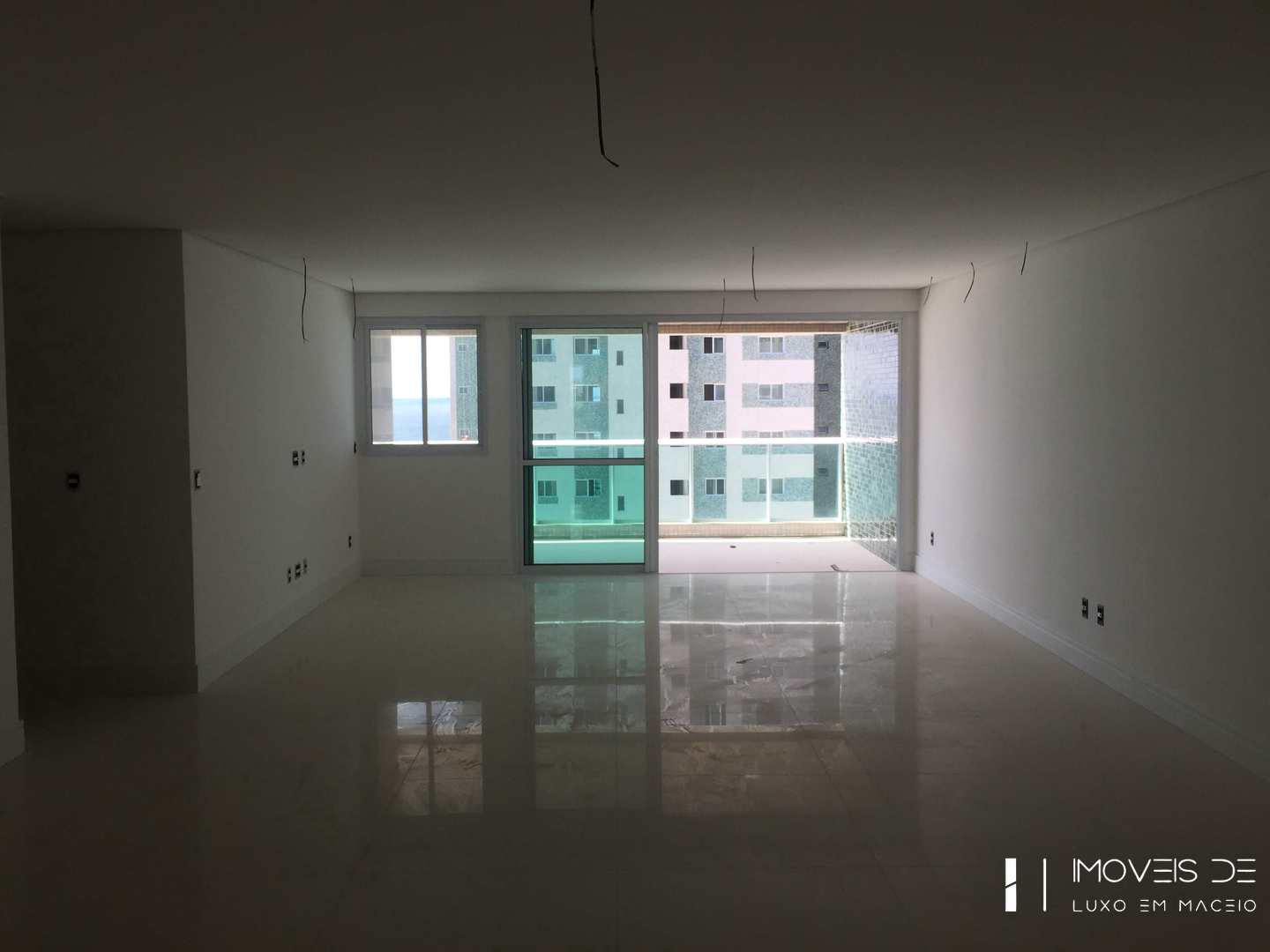 Apartamento à venda com 3 quartos, 193m² - Foto 4