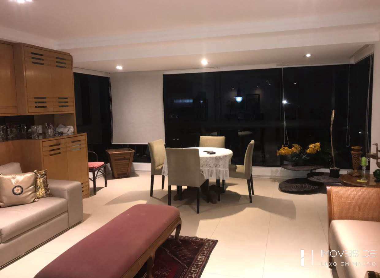 Apartamento à venda com 4 quartos, 236m² - Foto 2