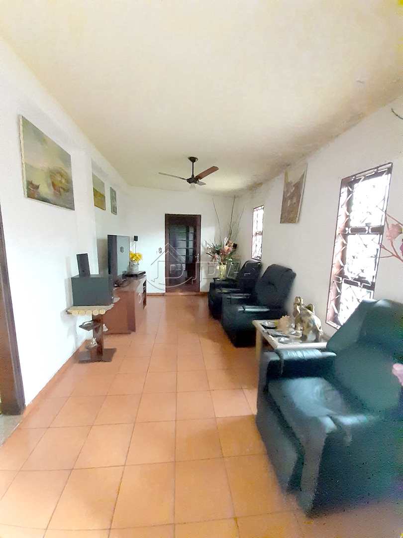 Casa à venda com 5 quartos, 221m² - Foto 1