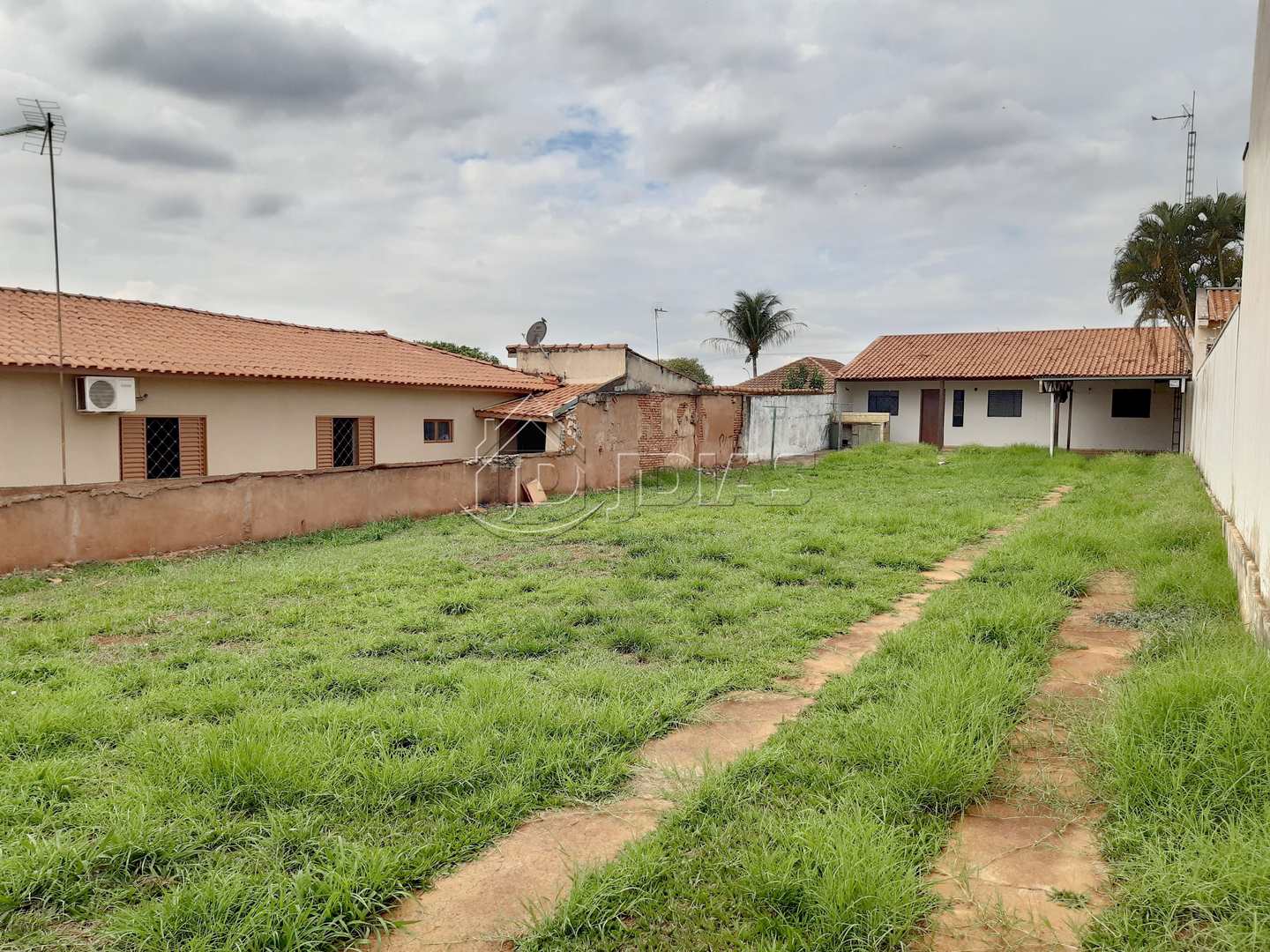 Casa à venda com 2 quartos, 73m² - Foto 1