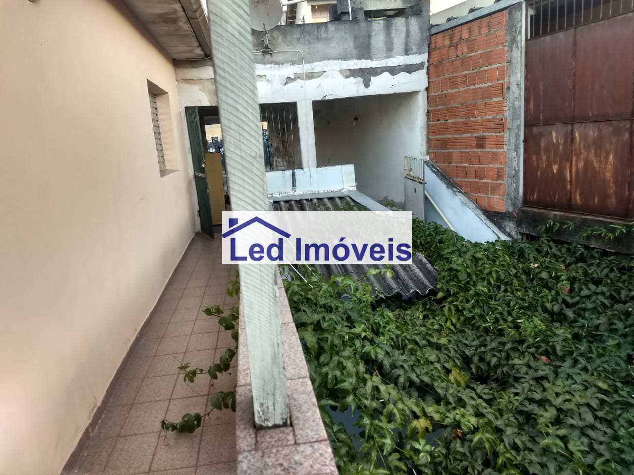 Casa à venda com 2 quartos, 100m² - Foto 2