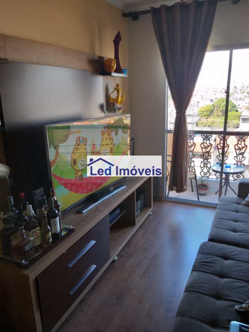 Apartamento à venda com 2 quartos, 70m² - Foto 3