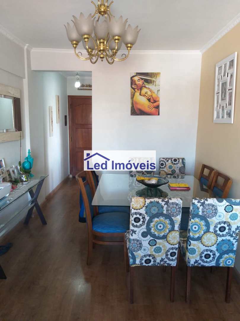 Apartamento à venda com 2 quartos, 70m² - Foto 1