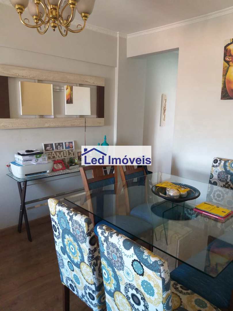 Apartamento à venda com 2 quartos, 70m² - Foto 2