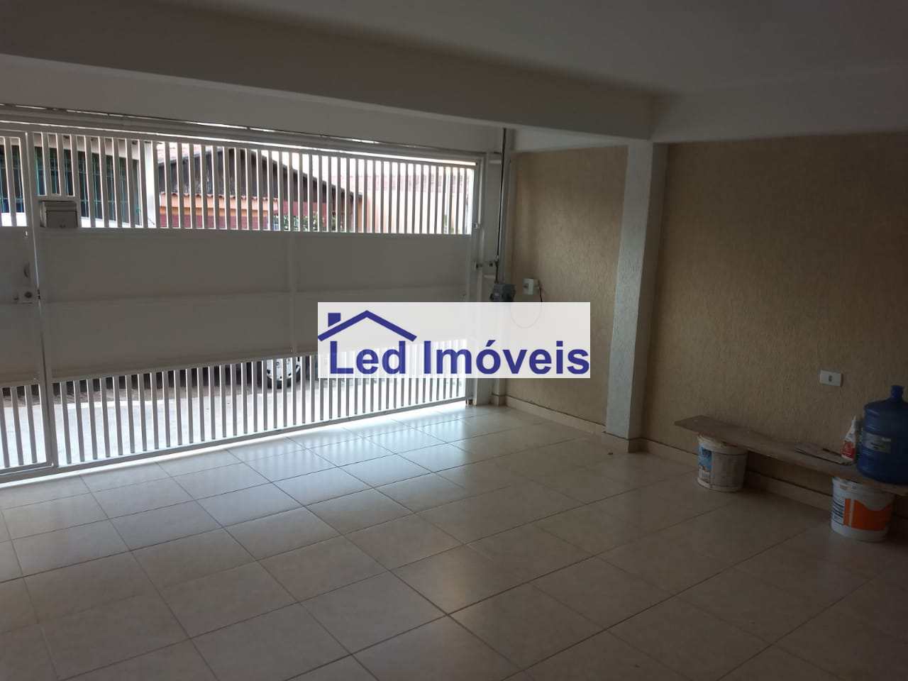 Casa à venda com 3 quartos, 130m² - Foto 2