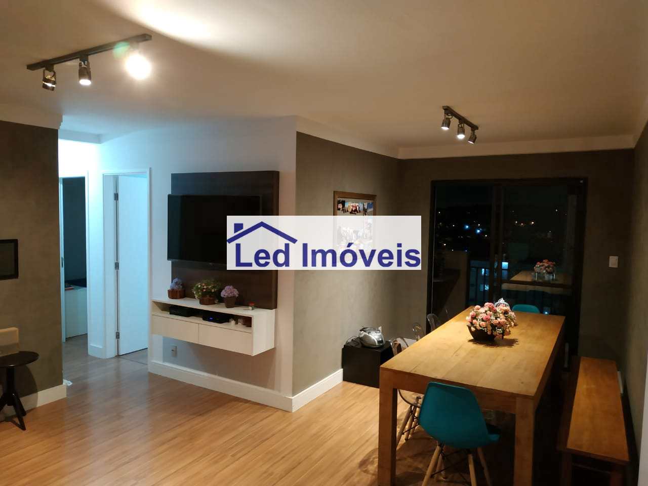 Apartamento à venda com 3 quartos, 90m² - Foto 1