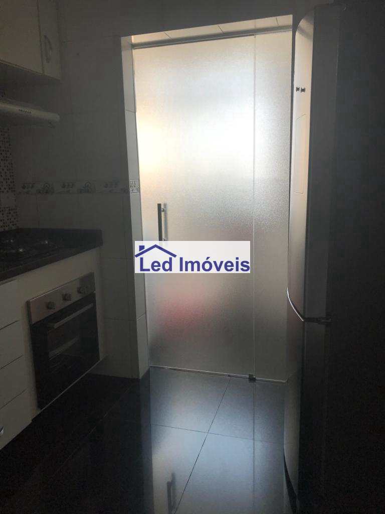 Apartamento à venda com 2 quartos, 61m² - Foto 4