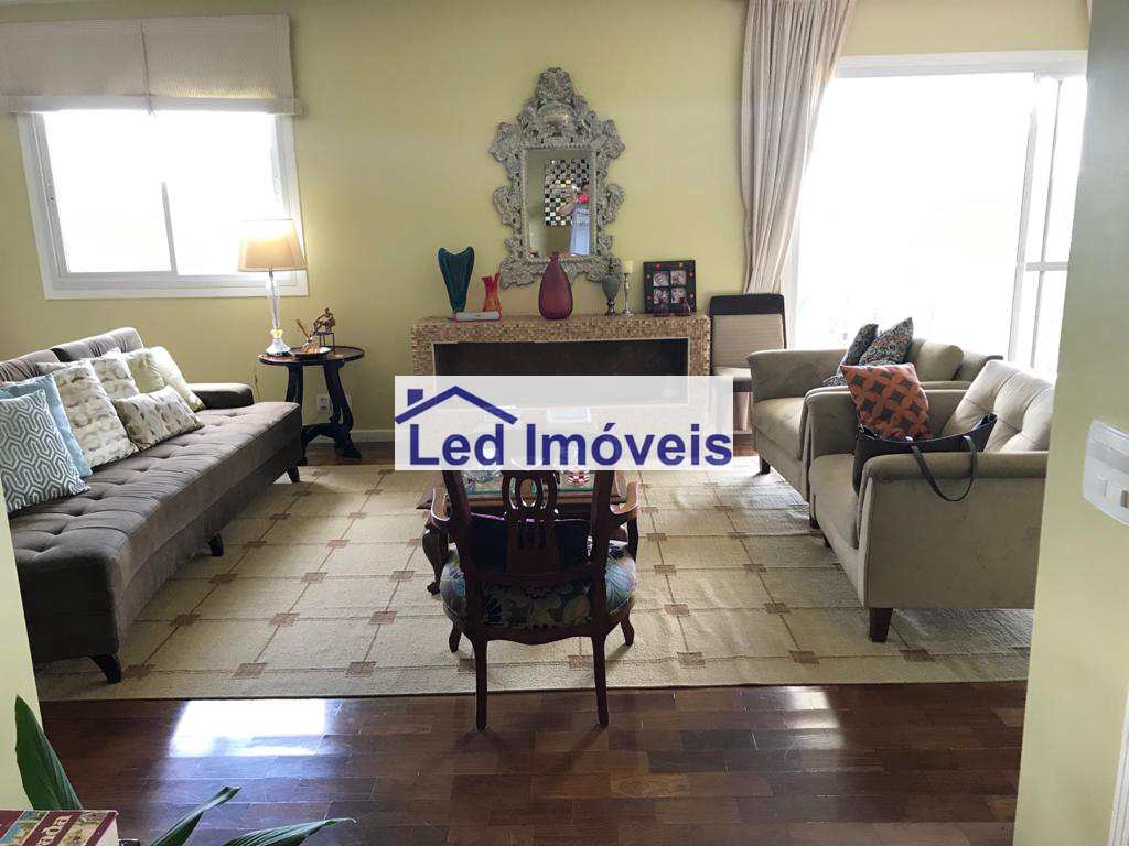 Apartamento à venda com 3 quartos, 227m² - Foto 2