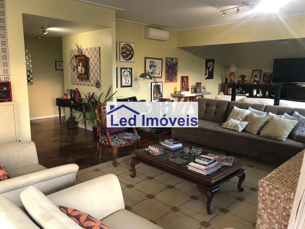 Apartamento à venda com 3 quartos, 227m² - Foto 1