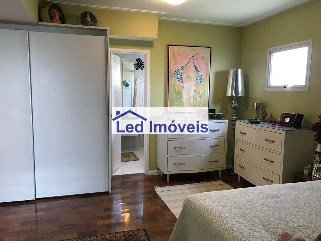 Apartamento à venda com 3 quartos, 227m² - Foto 15