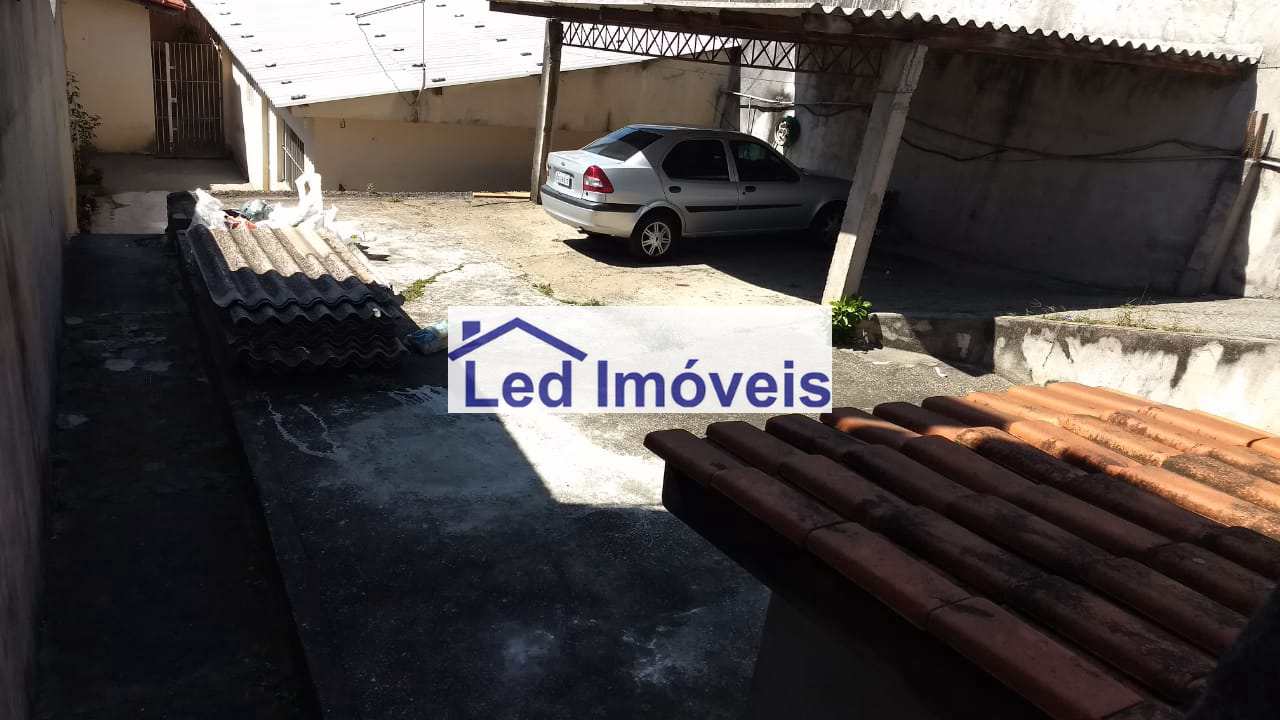 Casa à venda com 2 quartos, 100m² - Foto 1