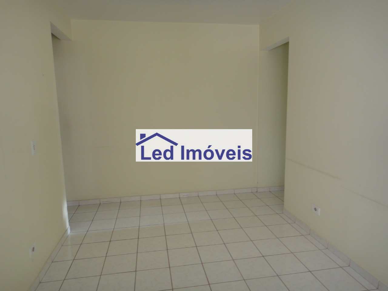 Apartamento à venda com 2 quartos, 64m² - Foto 2