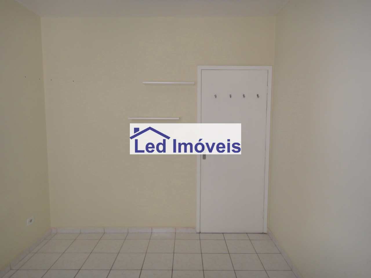 Apartamento à venda com 2 quartos, 64m² - Foto 3