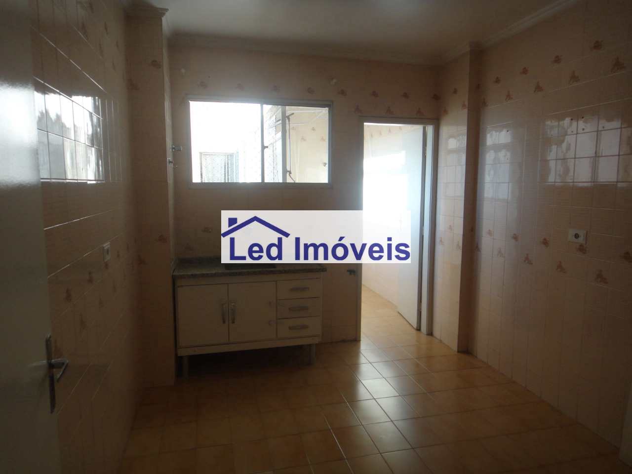 Apartamento à venda com 2 quartos, 64m² - Foto 4