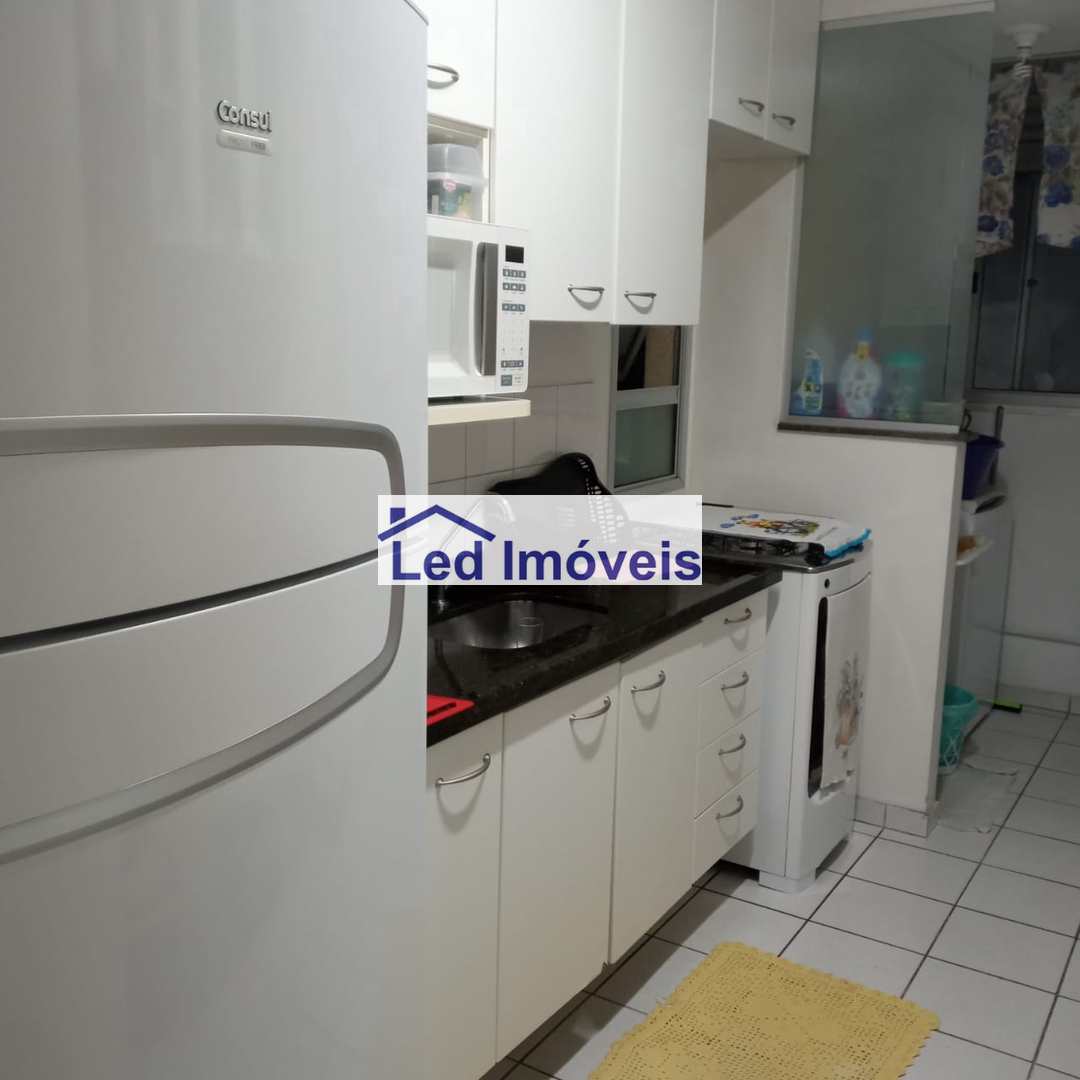 Apartamento à venda com 3 quartos, 80m² - Foto 3