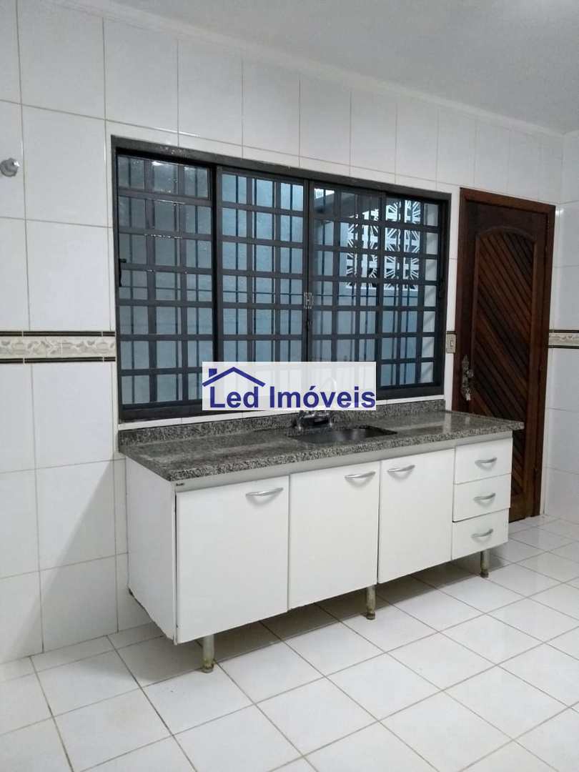 Sobrado à venda com 3 quartos, 219m² - Foto 4