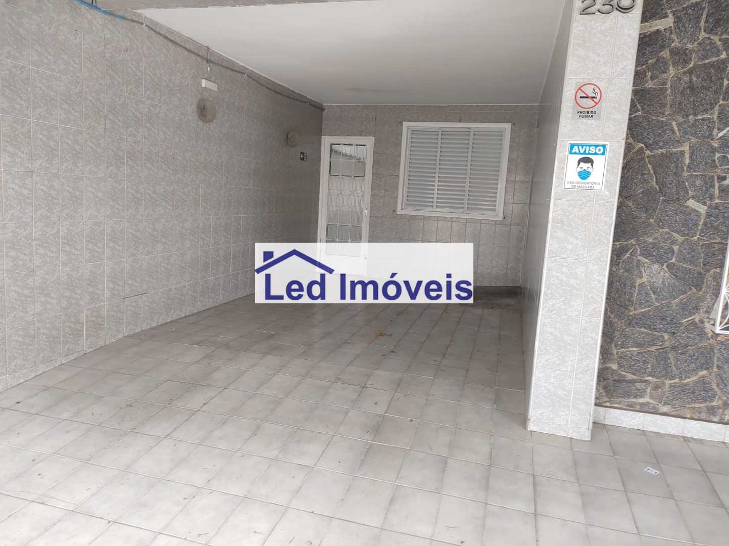 Casa à venda com 3 quartos, 320m² - Foto 4