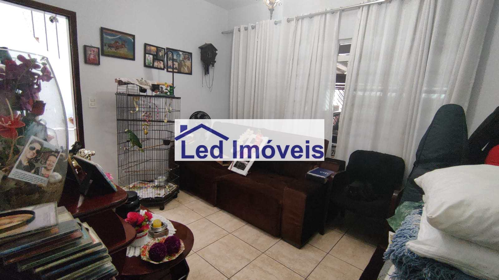 Casa à venda com 3 quartos, 100m² - Foto 1