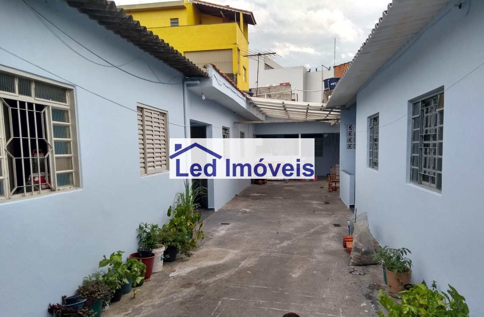 Casa à venda com 3 quartos, 200m² - Foto 2