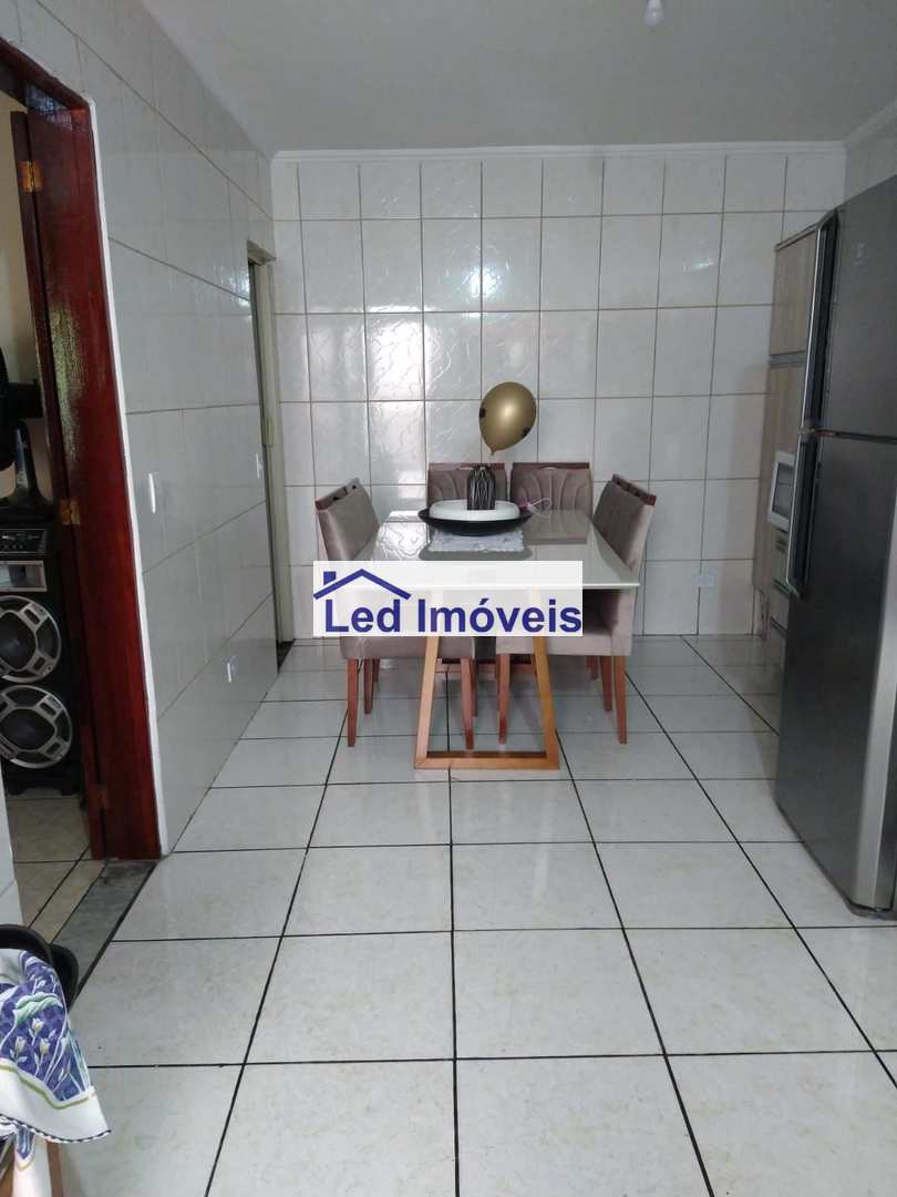 Sobrado à venda com 2 quartos, 197m² - Foto 4