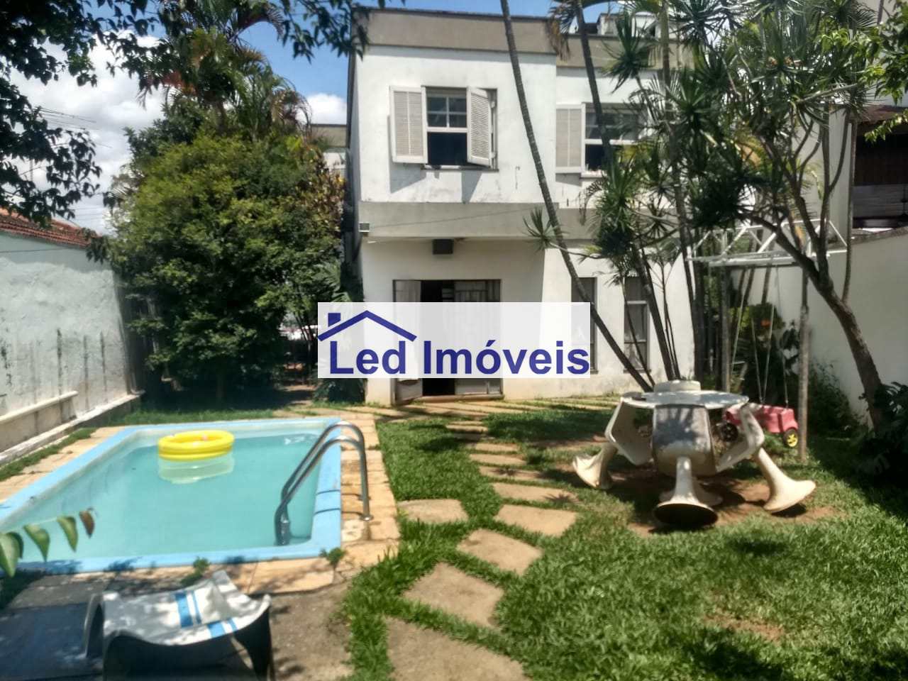 Sobrado à venda com 4 quartos, 200m² - Foto 1