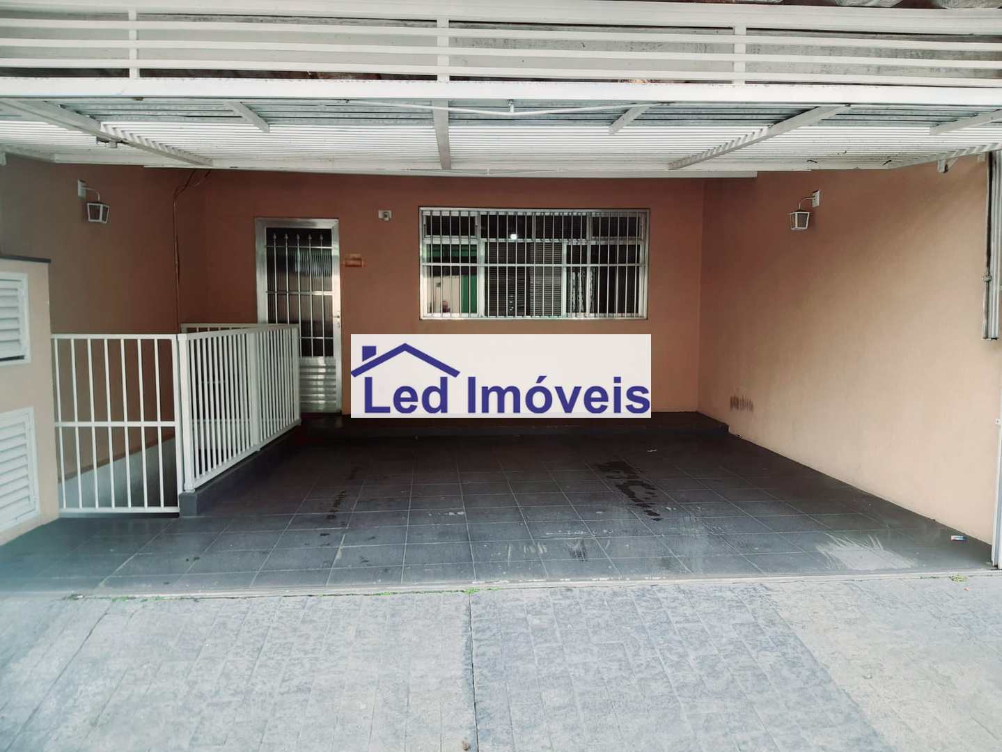 Casa à venda com 2 quartos, 160m² - Foto 1