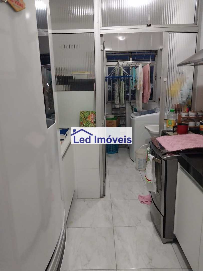 Apartamento à venda com 2 quartos, 67m² - Foto 2