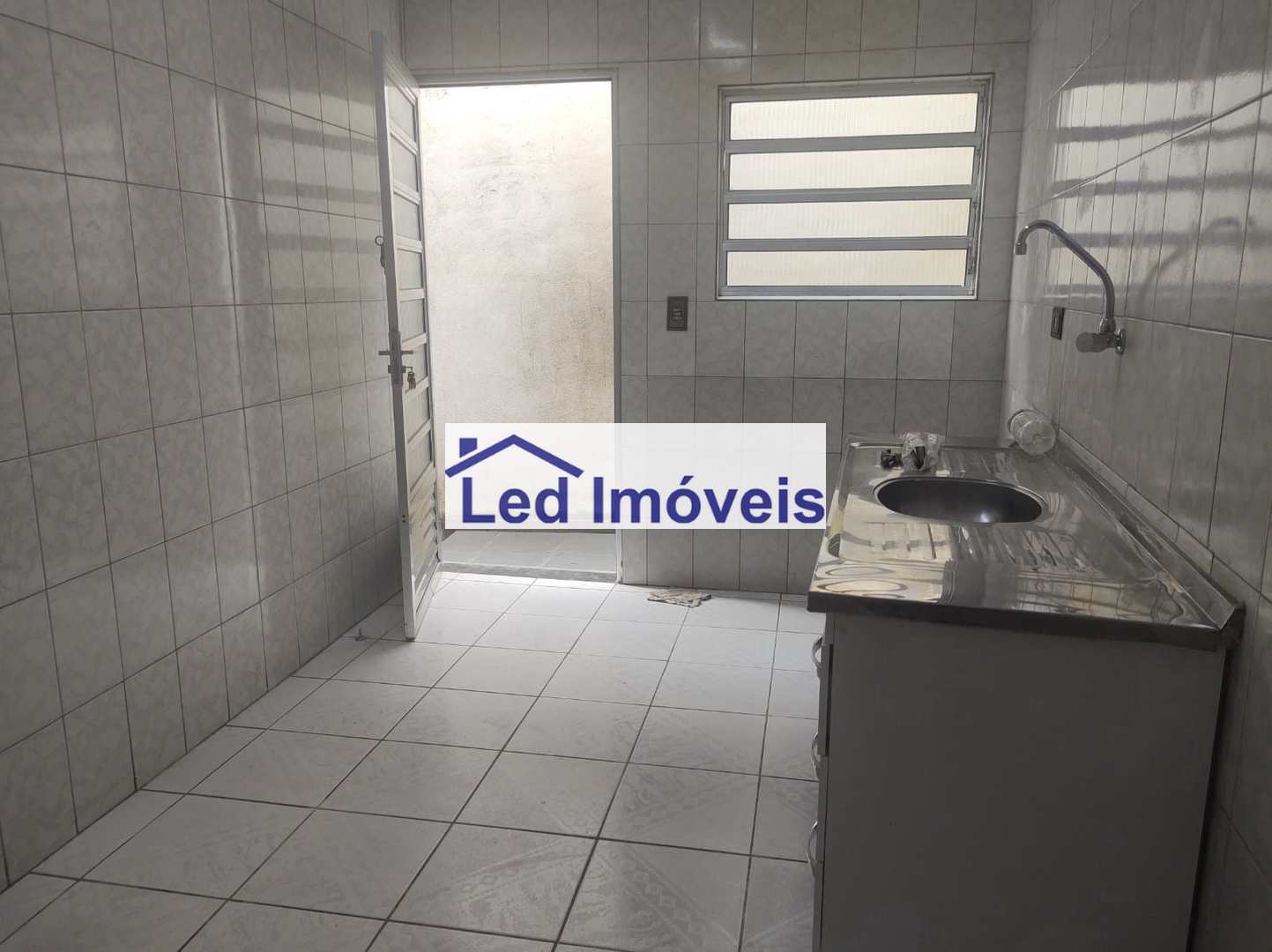 Sobrado à venda com 2 quartos, 150m² - Foto 3