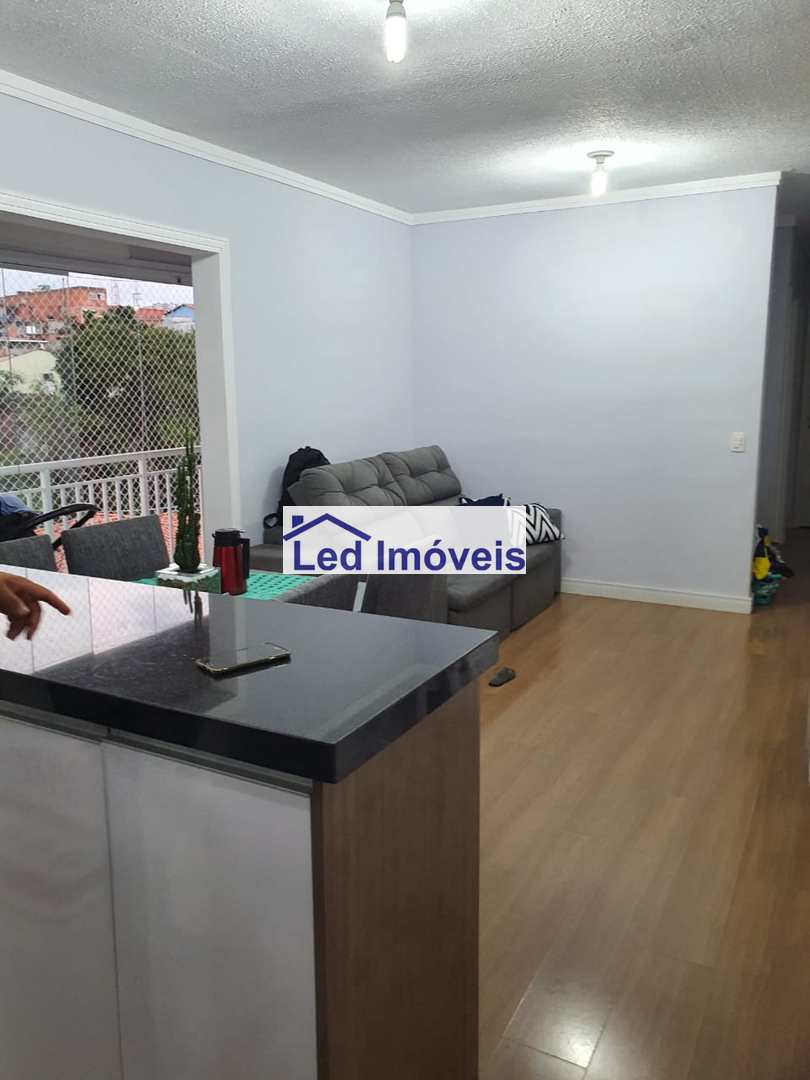 Apartamento à venda com 2 quartos, 70m² - Foto 3