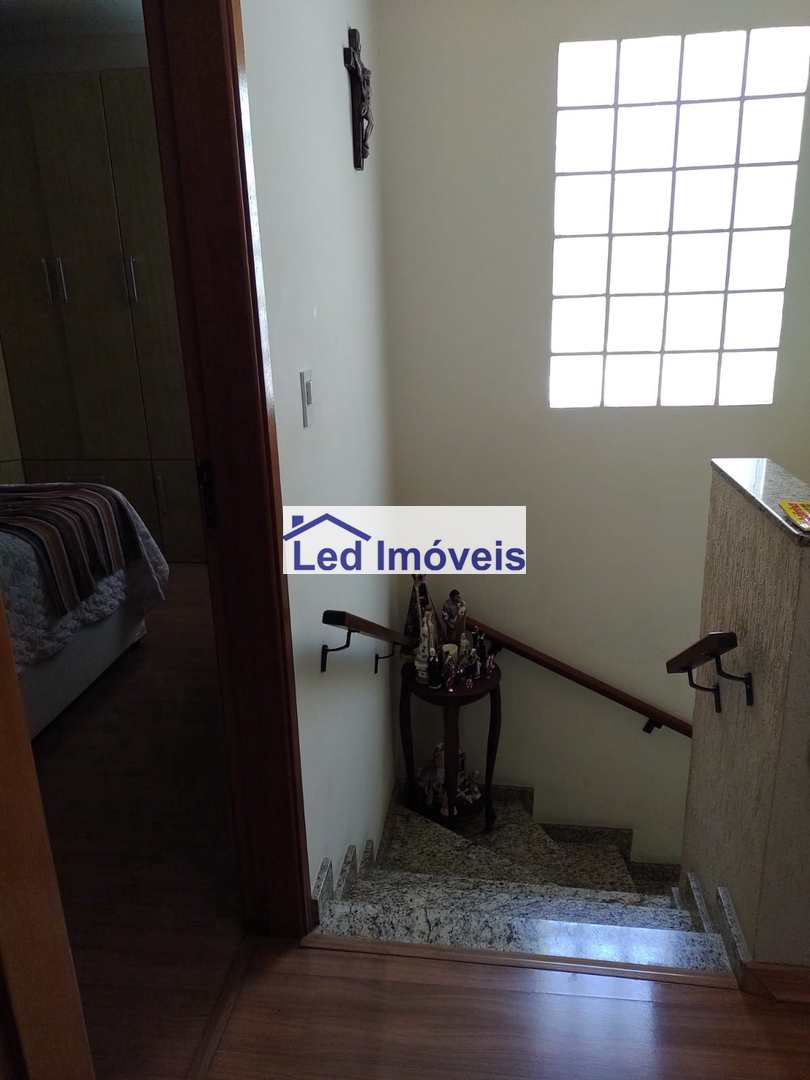 Casa à venda com 3 quartos, 130m² - Foto 10