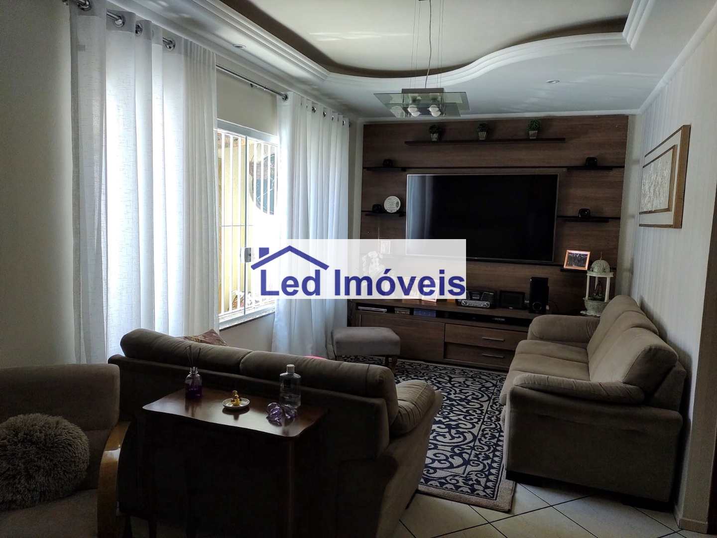 Casa à venda com 3 quartos, 130m² - Foto 2