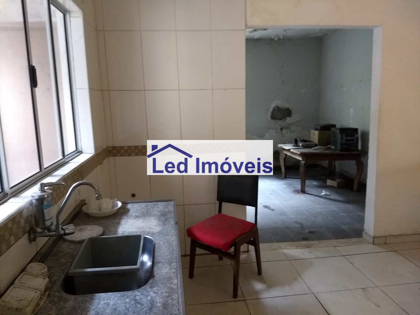 Casa à venda com 2 quartos, 250m² - Foto 4