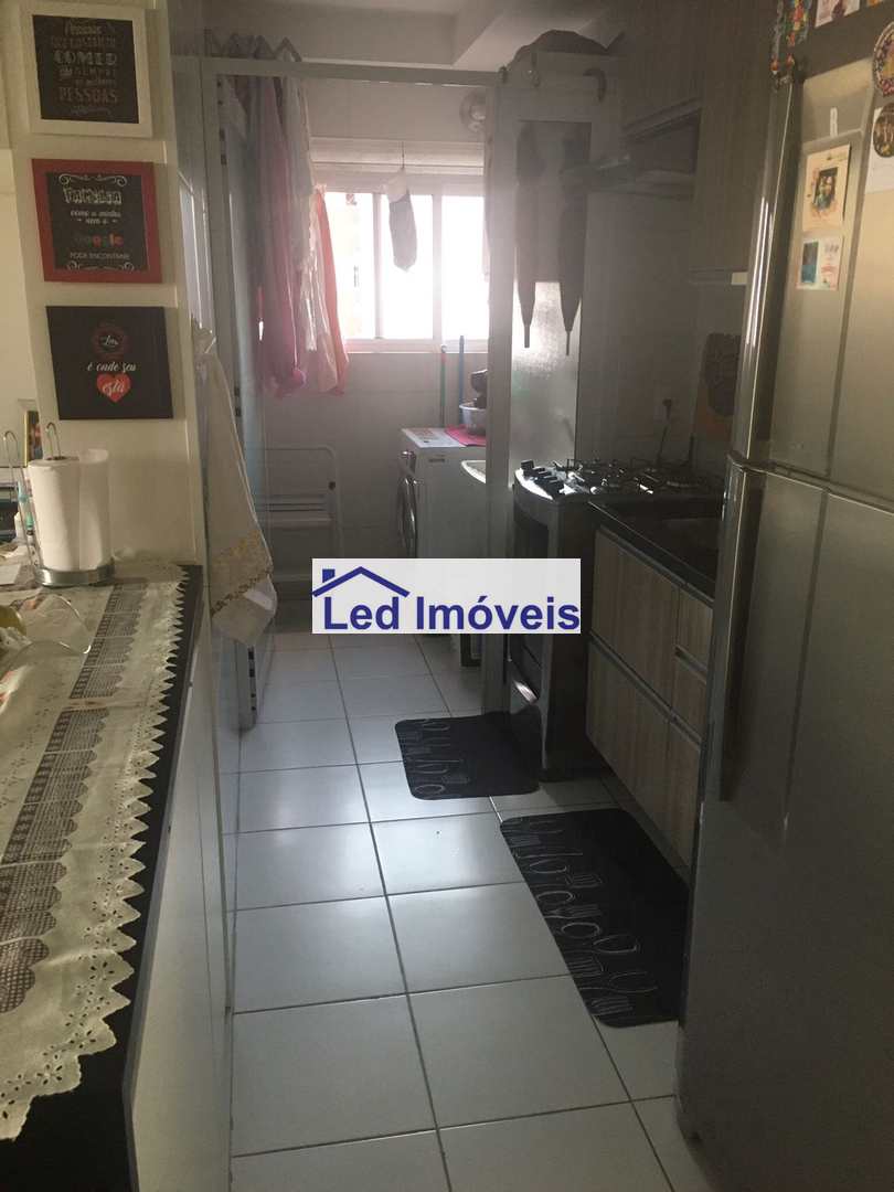 Apartamento à venda com 3 quartos, 60m² - Foto 4