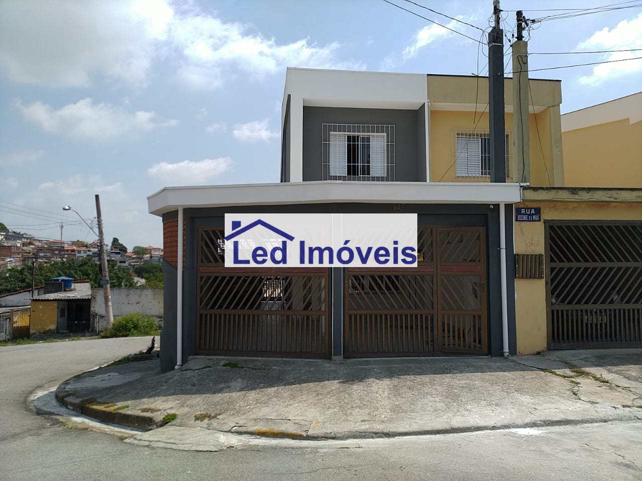 Sobrado à venda com 3 quartos, 130m² - Foto 1