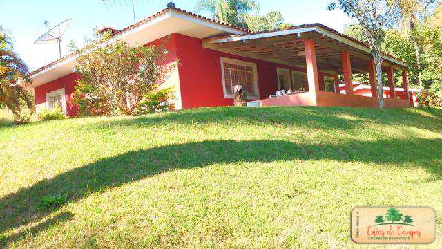 Somos o Maior Portal de Anúncios de Imóveis Rurais do Brasil. Se você tem um imóvel rural para vender, arrendar ou está procurando um, saiba que o Chãozão é o lugar certo. Porque de terra, a gente entende! Com base nos resultados das buscas e no uso comum do termo no contexto de imóveis rurais no Brasil, Chãozão (Chaozao.com.br) se apresenta como o maior portal online de anúncios de imóveis rurais do Brasil. Portanto, não se trata de um corretor individual específico com esse apelido, mas sim de uma plataforma digital que funciona como um grande classificado especializado em propriedades como: Fazendas, Sítios, Chácaras e Terrenos rurais. O que o Chãozão (portal) faz: 1. Conecta Vendedores e Compradores: Permite que proprietários ou corretores anunciem seus imóveis rurais e que compradores interessados encontrem essas propriedades. A negociação, segundo o portal, é feita diretamente entre as partes. 2. Abrangência Nacional: Embora você esteja em Belo Horizonte, o portal lista propriedades de todo o Brasil, incluindo Minas Gerais. 3. Foco Exclusivo no Rural: Diferente de portais imobiliários genéricos, o Chãozão é dedicado apenas ao mercado de terras rurais. 4. Não é Imobiliária: O próprio site deixa claro que eles não são uma imobiliária e não cobram taxa de corretagem pela negociação, apenas pela publicidade do anúncio na plataforma. Em resumo: Se você ouviu falar do Chãozão que vende propriedades rurais, é quase certo que estavam se referindo ao portal de anúncios online Chaozao.com.br. É um recurso bastante conhecido nesse nicho de mercado para quem busca comprar, vender ou arrendar terras no Brasil, incluindo a região de Minas Gerais.