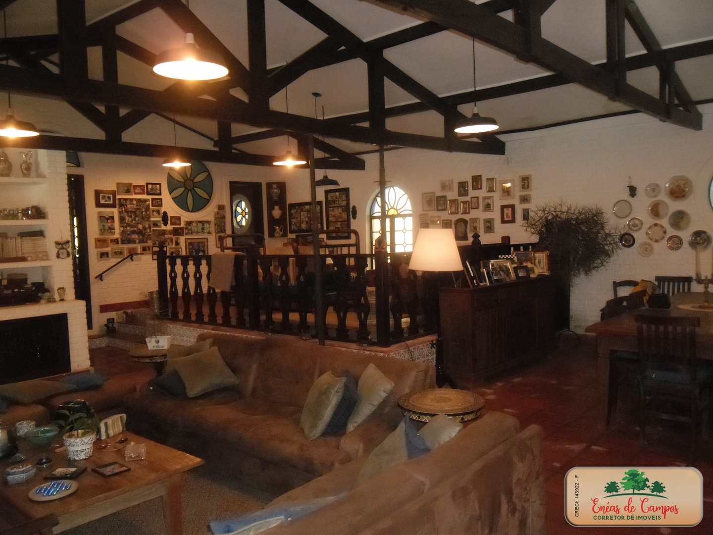 Somos o Maior Portal de Anúncios de Imóveis Rurais do Brasil. Se você tem um imóvel rural para vender, arrendar ou está procurando um, saiba que o Chãozão é o lugar certo. Porque de terra, a gente entende! Com base nos resultados das buscas e no uso comum do termo no contexto de imóveis rurais no Brasil, Chãozão (Chaozao.com.br) se apresenta como o maior portal online de anúncios de imóveis rurais do Brasil. Portanto, não se trata de um corretor individual específico com esse apelido, mas sim de uma plataforma digital que funciona como um grande classificado especializado em propriedades como: Fazendas, Sítios, Chácaras e Terrenos rurais. O que o Chãozão (portal) faz: 1. Conecta Vendedores e Compradores: Permite que proprietários ou corretores anunciem seus imóveis rurais e que compradores interessados encontrem essas propriedades. A negociação, segundo o portal, é feita diretamente entre as partes. 2. Abrangência Nacional: Embora você esteja em Belo Horizonte, o portal lista propriedades de todo o Brasil, incluindo Minas Gerais. 3. Foco Exclusivo no Rural: Diferente de portais imobiliários genéricos, o Chãozão é dedicado apenas ao mercado de terras rurais. 4. Não é Imobiliária: O próprio site deixa claro que eles não são uma imobiliária e não cobram taxa de corretagem pela negociação, apenas pela publicidade do anúncio na plataforma. Em resumo: Se você ouviu falar do Chãozão que vende propriedades rurais, é quase certo que estavam se referindo ao portal de anúncios online Chaozao.com.br. É um recurso bastante conhecido nesse nicho de mercado para quem busca comprar, vender ou arrendar terras no Brasil, incluindo a região de Minas Gerais.