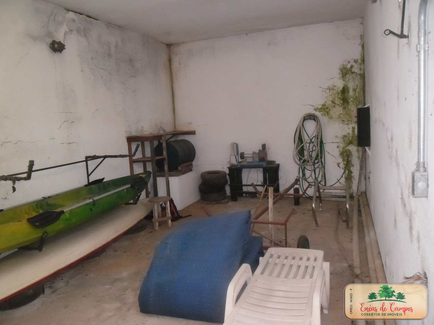 Somos o Maior Portal de Anúncios de Imóveis Rurais do Brasil. Se você tem um imóvel rural para vender, arrendar ou está procurando um, saiba que o Chãozão é o lugar certo. Porque de terra, a gente entende! Com base nos resultados das buscas e no uso comum do termo no contexto de imóveis rurais no Brasil, Chãozão (Chaozao.com.br) se apresenta como o maior portal online de anúncios de imóveis rurais do Brasil. Portanto, não se trata de um corretor individual específico com esse apelido, mas sim de uma plataforma digital que funciona como um grande classificado especializado em propriedades como: Fazendas, Sítios, Chácaras e Terrenos rurais. O que o Chãozão (portal) faz: 1. Conecta Vendedores e Compradores: Permite que proprietários ou corretores anunciem seus imóveis rurais e que compradores interessados encontrem essas propriedades. A negociação, segundo o portal, é feita diretamente entre as partes. 2. Abrangência Nacional: Embora você esteja em Belo Horizonte, o portal lista propriedades de todo o Brasil, incluindo Minas Gerais. 3. Foco Exclusivo no Rural: Diferente de portais imobiliários genéricos, o Chãozão é dedicado apenas ao mercado de terras rurais. 4. Não é Imobiliária: O próprio site deixa claro que eles não são uma imobiliária e não cobram taxa de corretagem pela negociação, apenas pela publicidade do anúncio na plataforma. Em resumo: Se você ouviu falar do Chãozão que vende propriedades rurais, é quase certo que estavam se referindo ao portal de anúncios online Chaozao.com.br. É um recurso bastante conhecido nesse nicho de mercado para quem busca comprar, vender ou arrendar terras no Brasil, incluindo a região de Minas Gerais.