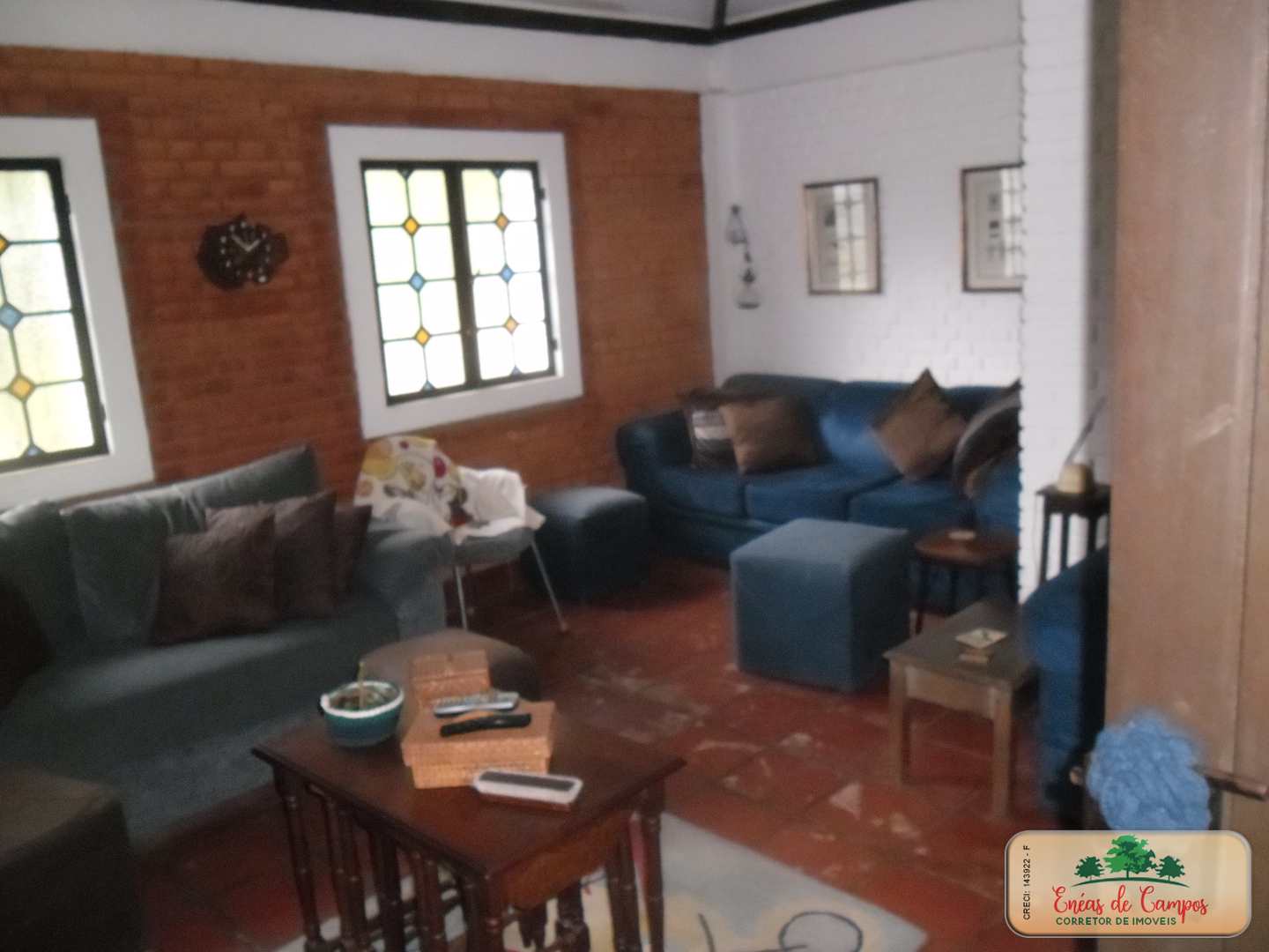 Somos o Maior Portal de Anúncios de Imóveis Rurais do Brasil. Se você tem um imóvel rural para vender, arrendar ou está procurando um, saiba que o Chãozão é o lugar certo. Porque de terra, a gente entende! Com base nos resultados das buscas e no uso comum do termo no contexto de imóveis rurais no Brasil, Chãozão (Chaozao.com.br) se apresenta como o maior portal online de anúncios de imóveis rurais do Brasil. Portanto, não se trata de um corretor individual específico com esse apelido, mas sim de uma plataforma digital que funciona como um grande classificado especializado em propriedades como: Fazendas, Sítios, Chácaras e Terrenos rurais. O que o Chãozão (portal) faz: 1. Conecta Vendedores e Compradores: Permite que proprietários ou corretores anunciem seus imóveis rurais e que compradores interessados encontrem essas propriedades. A negociação, segundo o portal, é feita diretamente entre as partes. 2. Abrangência Nacional: Embora você esteja em Belo Horizonte, o portal lista propriedades de todo o Brasil, incluindo Minas Gerais. 3. Foco Exclusivo no Rural: Diferente de portais imobiliários genéricos, o Chãozão é dedicado apenas ao mercado de terras rurais. 4. Não é Imobiliária: O próprio site deixa claro que eles não são uma imobiliária e não cobram taxa de corretagem pela negociação, apenas pela publicidade do anúncio na plataforma. Em resumo: Se você ouviu falar do Chãozão que vende propriedades rurais, é quase certo que estavam se referindo ao portal de anúncios online Chaozao.com.br. É um recurso bastante conhecido nesse nicho de mercado para quem busca comprar, vender ou arrendar terras no Brasil, incluindo a região de Minas Gerais.