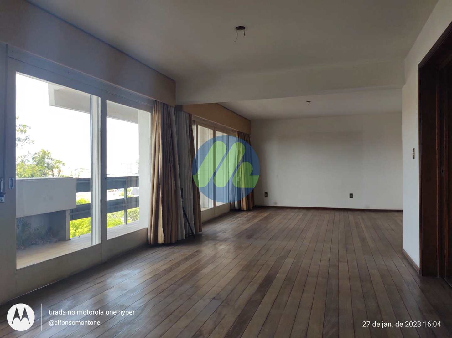 Apartamento à venda com 4 quartos, 200m² - Foto 2