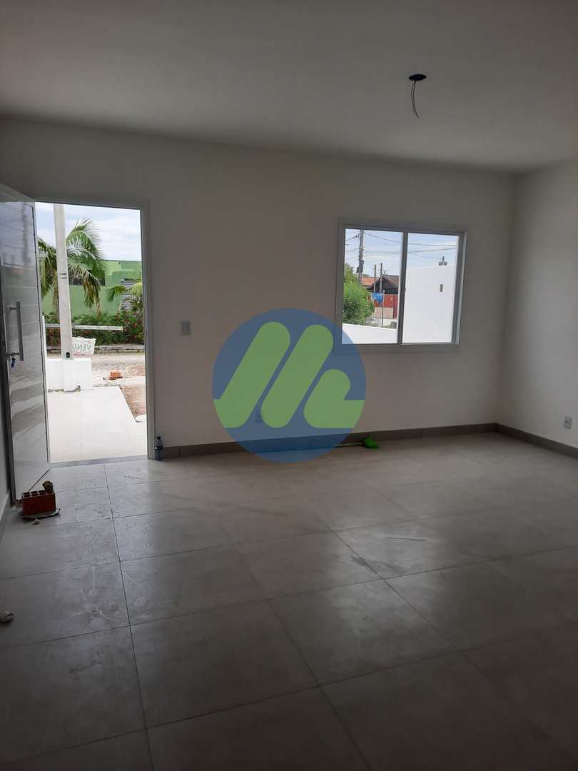 Casa à venda com 2 quartos, 60m² - Foto 4