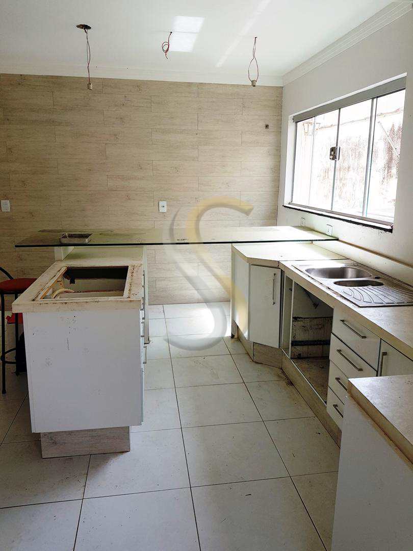 Casa à venda com 3 quartos, 300m² - Foto 7