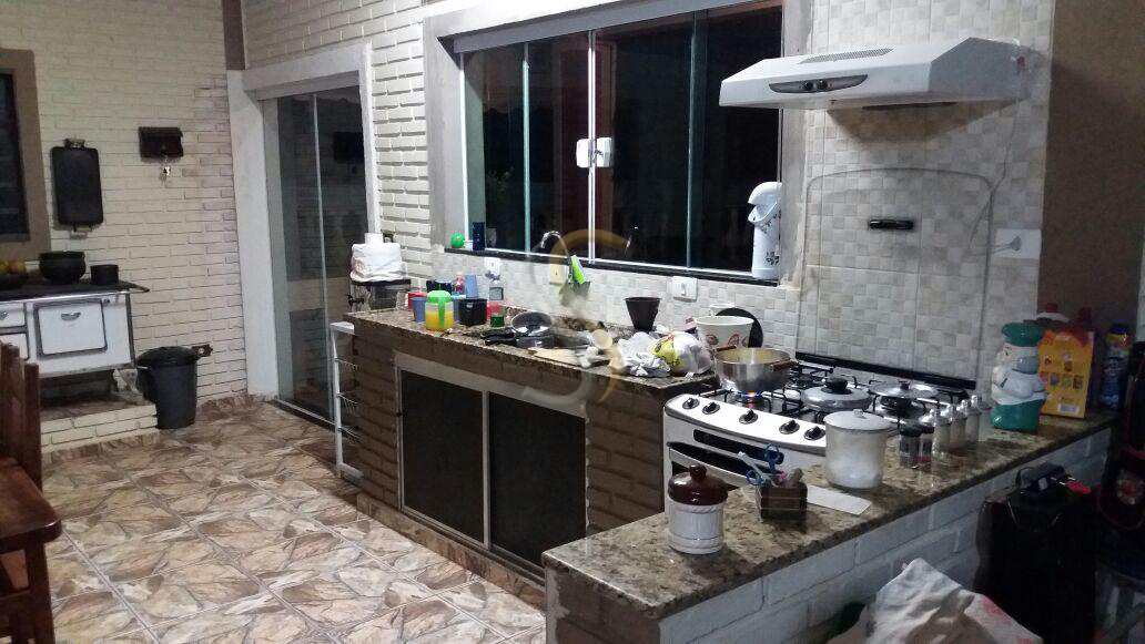 Fazenda à venda com 5 quartos, 1440m² - Foto 1